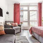 Charming In The Center Apartment *