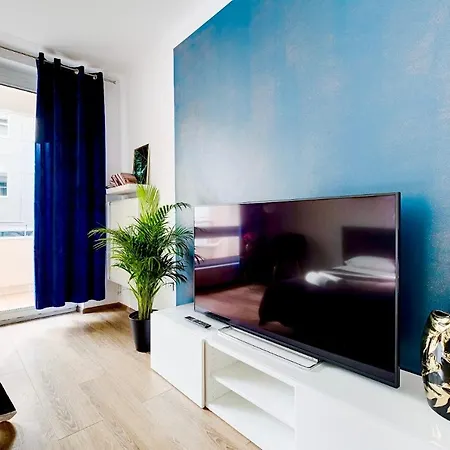 Charming In The Center *