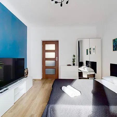 Charming In The Center *