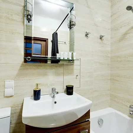 Charming In The Center *