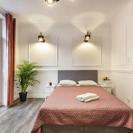 Charming In The Center *