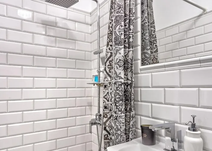 Charming In The Center Apartment