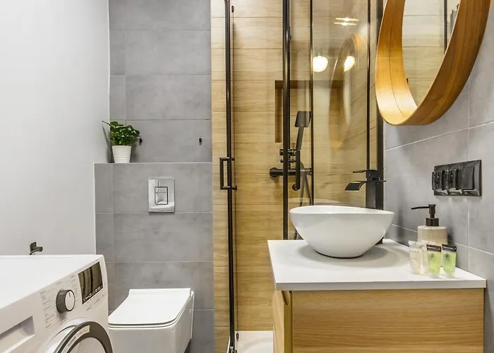 Charming In The Center *