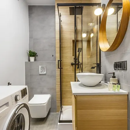 Charming In The Center *